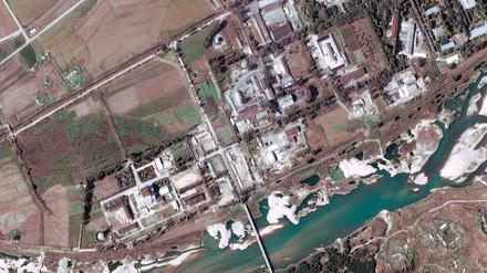 Eine Luftaufnahme des Atomreaktors in Yongbyon, Nordkorea, am Montag. Der Reaktor wurde wieder in Betrieb genommen. 