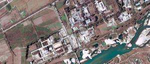 Eine Luftaufnahme des Atomreaktors in Yongbyon, Nordkorea, am Montag. Der Reaktor wurde wieder in Betrieb genommen.