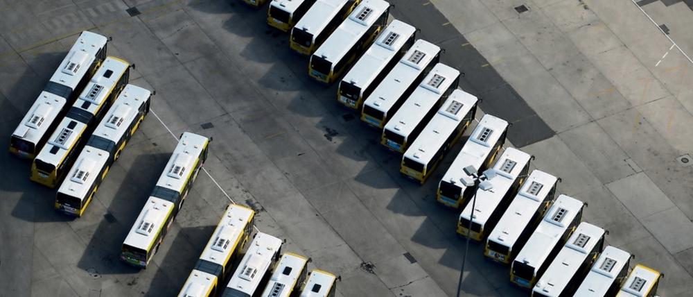 Busse der BVG. Je älter der Fuhrpark, desto häufiger treten Mängel bei Bremsen und Beleuchtung auf.