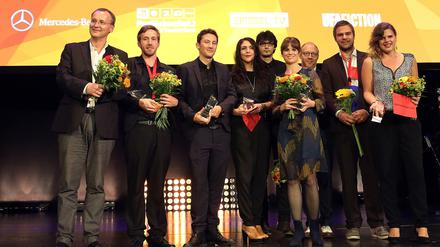 Die Preisträger (v.l.): Ehrenpreisträger Knut Elstermann, der Dokumentarist Levin Peter, Kameramann Johannes Waltermann, Spielfilmregisseurin Andrina Mracnikar ("Ma Folie"), Sebastian Thaler, Regisseur des mittellangen Spielfilmsiegers "Alles wird gut", Werberfilmerin Ju Lee, Schauspieler Simon Schwarz (der in "Alles wird gut" die Hauptrolle spielt), "No Fear"-Produzentenpreisträger Simon Riedl und die "Sadakat"-Kurzfilmproduzentin Alexandra Staib.