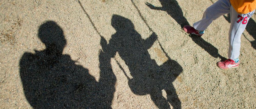 Übergriffig? An Schulen mit einem sexualpädagogischen Konzept haben Täter es schwerer. Sexuelle Grenzverletzungen beginnen aber nicht erst bei sexualisierter Gewalt. Homosexuelle zu diskriminieren ist ebenfalls grenzüberschreitend.