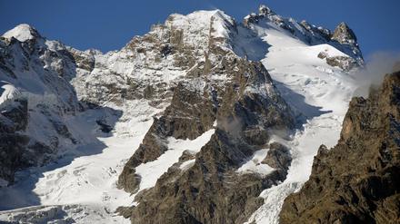 Blick vom Col de Lautaret auf die Gletscher der Barre des Ecrins in den französischen Alpen, aufgenommen am 25.09.2014. Eine Lawine hat in den französischen Alpen mindestens sieben Menschen getötet.