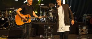 Trifft ein Kanadier einen anderen.... Bryan Adams und Justin Bieber musizieren.