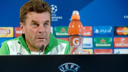 Dieter Hecking, der Trainer des VfL Wolfsburg, warnt vor ZSKA Moskau: "Das ist eine Mannschaft, die schlägt man nicht mal eben mit links."