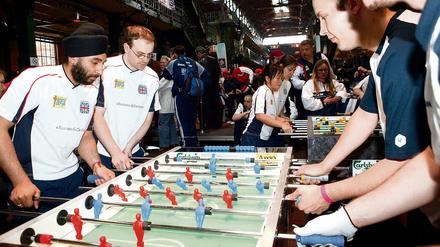 Großbritannien gegen Slowakei bei der ersten Tischfußball-WM des ITSF in Hamburg 2006.