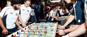 Großbritannien gegen Slowakei bei der ersten Tischfußball-WM des ITSF in Hamburg 2006.