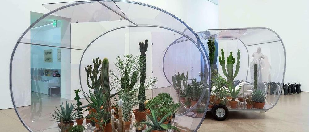In der Fremde kann es auch ein Zuhause geben: Loris Cecchinis transparente Wohnwagen.