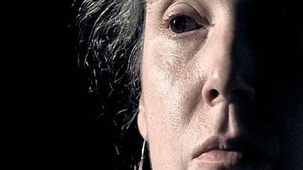 Licht und Schatten. Gamma Bak im Film „Schnupfen im Kopf“, in dem sie 14 Jahre ihrer Erkrankung dokumentiert.