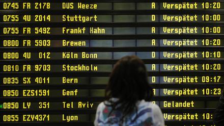 Viele Flüge starten oder landen verspätet. In vielen Fällen müssen die Fluggesellschaften ihre Gäste dafür entschädigen.