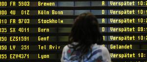 Viele Flüge starten oder landen verspätet. In vielen Fällen müssen die Fluggesellschaften ihre Gäste dafür entschädigen.