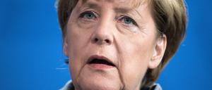 Angela Merkel: „Ich muss ganz ehrlich sagen: Wenn wir jetzt anfangen, uns noch entschuldigen zu müssen, dafür, dass wir in Notsituationen ein freundliches Gesicht zeigen, dann ist das nicht mein Land.“