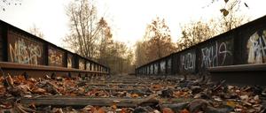 Wo zu Kaiserzeiten schon Züge rollten, sollen bald Fahrradfahrer und Fußgänger eine eigene "Autobahn" bekommen.