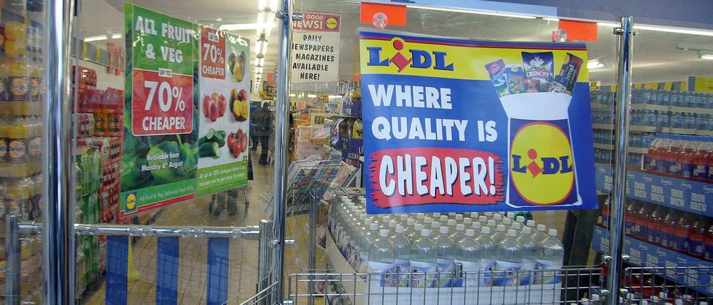 Billiger auf Englisch. Immer mehr Briten entdecken die deutschen Discounter Lidl und Aldi für sich.