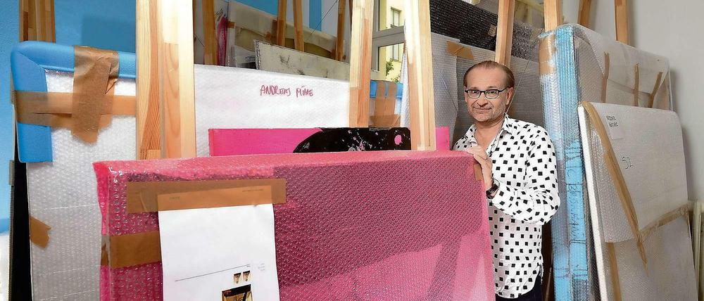 Der finnische Kunstsammler Timo Miettinen in seinem Charlottenburger Depot.