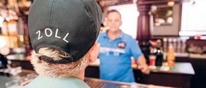 Stimmt der Lohn? 1600 zusätzliche Zöllner sollen kontrollieren, doch bis die alle ausgebildet sind, werden einige Jahre vergehen. 