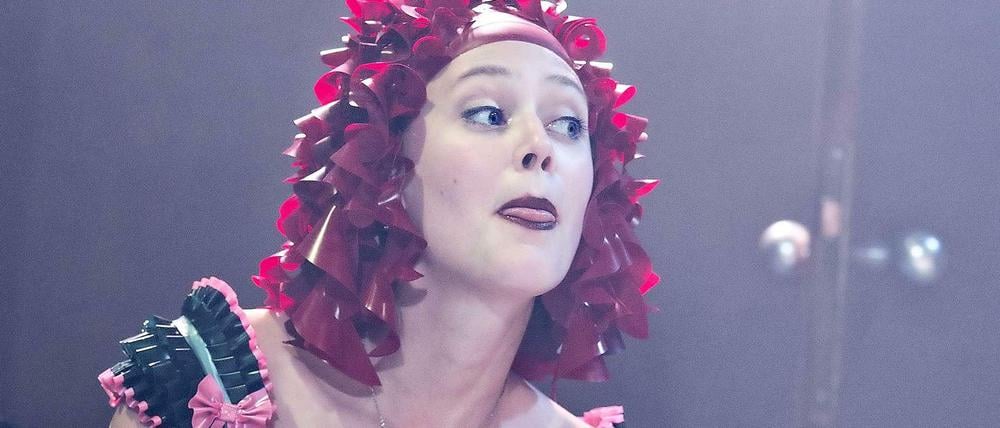 Iris Becher in der Inszenierung "thisisitgirl" im Studio der Schaubühne.