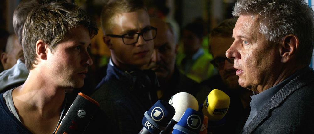 Der Münchner Oberbürgermeister Dieter Reiter am Hauptbahnhof in München mit Medienvertretern.
