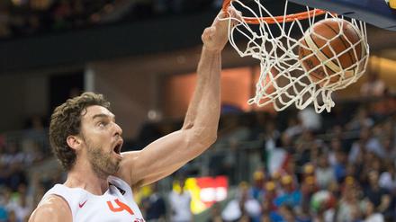 Pau Gasol erzielte im Viertelfinale der Basketball-EM gegen Polen trotz Beinverletzung 30 Punkte für Spanien.
