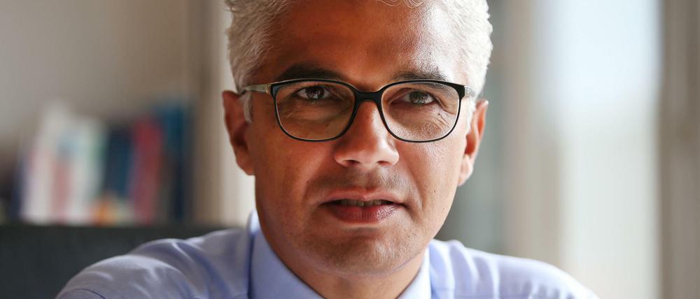 Der neue Bürgermeister von Bonn, Ashok-Alexander Sridharan. Der indischstämmige CDU-Kandidat lag mit 50,06 Prozent der Stimmen denkbar knapp über der nötigen absoluten Mehrheit.