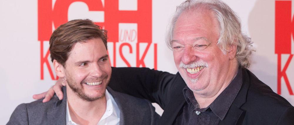 Da sind sie wieder: Schauspieler Daniel Brühl (l.) und der Regisseur Wolfgang Becker bei der Premiere des Kinofilms "Ich und Kaminski".