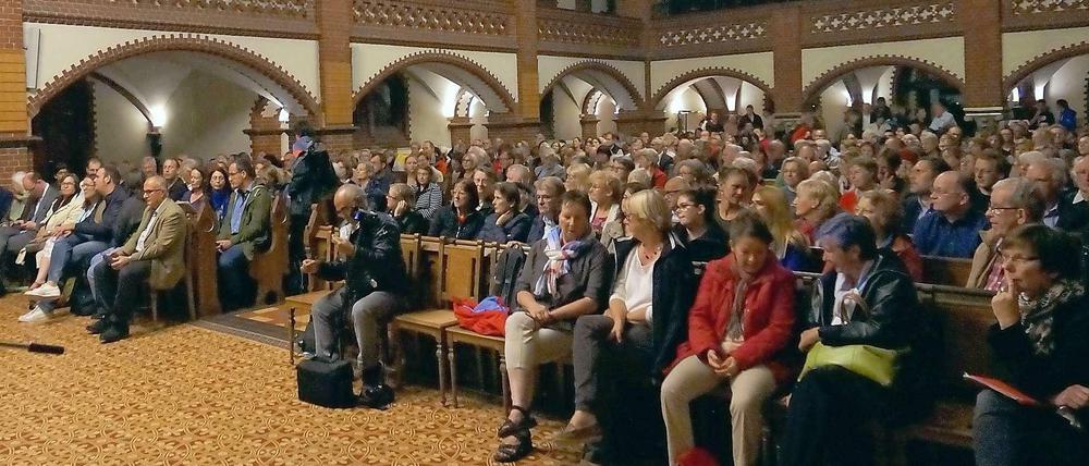 Hunderte Bürger kamen zum Informationsabend in die Auenkirche.
