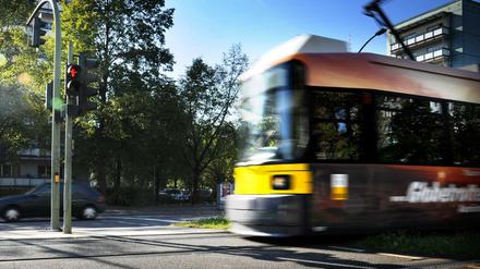 Vorne gucken, links gucken, rechts gucken, Taschendiebe erwische ... Berlin, du und deine aufmerksamen Straßenbahnfahrer:
