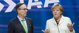 Bundeskanzlerin Angela Merkel fordert in ihrer Eröffnungsrede auf der Internationalen Automobil-Ausstellung (IAA) von den Unternehmen Initiative in der Flüchtlingskrise zu zeigen.