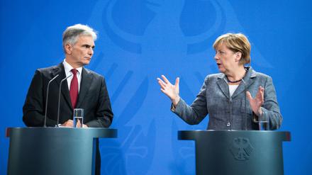 Bundeskanzlerin Angela Merkel (CDU) und ihr Amtskollege Werner Faymann (SPÖ) aus Österreich am Dienstag im Kanzleramt in Berlin.