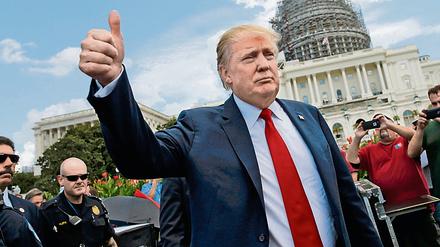 Führt das republikanische Bewerberfeld an. Donald Trump. 