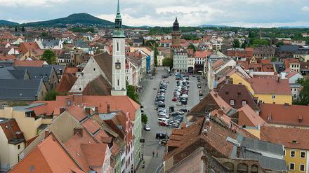 Bietet schöne Altbauwohnungen. Blick auf die Stadt Görlitz an der Neiße.