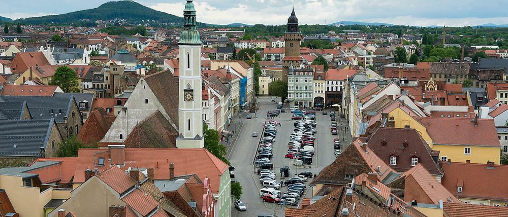 Bietet schöne Altbauwohnungen. Blick auf die Stadt Görlitz an der Neiße.