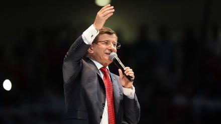 Premierminister Ahmet Davutoglu ist Spitzenkandidat der AKP bei den Parlamentswahlen am 1. November.