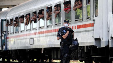 Ein Zug mit Flüchtlingen in der Nähe der kroatischen Hauptstadt Zagreb.