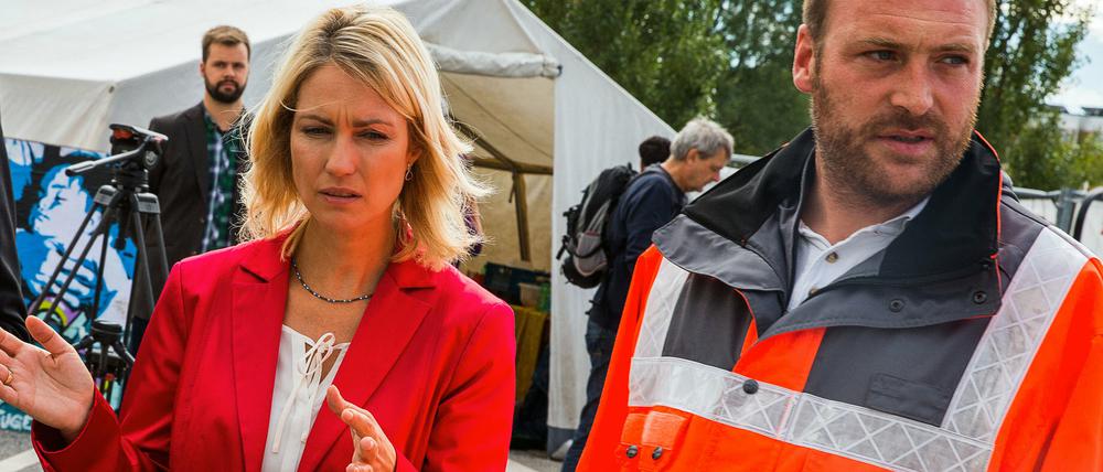 Familienministerin Manuela Schwesig (SPD) besucht in Rostock eine Notunterkunft für maximal 600 Flüchtlinge. 
