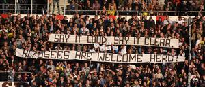 Die Fans des FC St. Pauli zeigten schon in den vergangenen Heimspielen Flagge in Sachen Flüchtlinge.