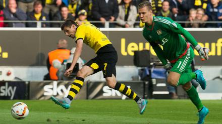 Früher Wirkungstreffer. Jonas Hofmann bringt den BVB 1:0 in Führung. Bernd Leno kann nur noch hinterherschauen.