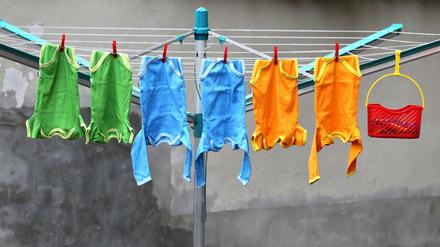 Nicht nur bei Kleinkind-Klamotten wollen Unternehmen weg von eindeutiger Geschlechterzuordnung.