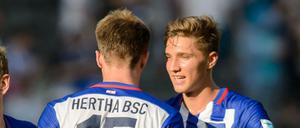 Niklas Stark (re.) wird wohl gegen den 1. FC Köln von Beginn an auflaufen.