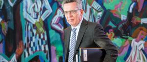 Innenminister eines bunten Deutschlands? Thomas de Maiziére steht in der Flüchtlingskrise gehörig unter Druck.
