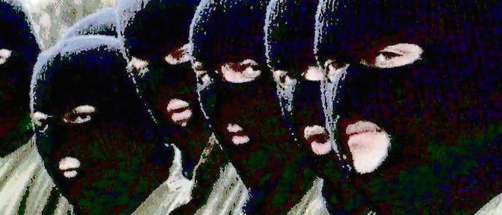 Mützen runter! Wer anonym flucht, hetzt, hasst, der ist ein Feigling, klar. Er ist zugleich aber auch ein Niemand.