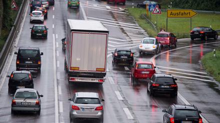 Fahrzeuge auf der Autobahn 46 bei Wuppertal im Stau. Neue und bessere Straßen braucht das Land. Doch welche?