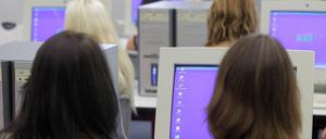 Nicht alle Schulen sind ausreichend mit Computern ausgestattet.