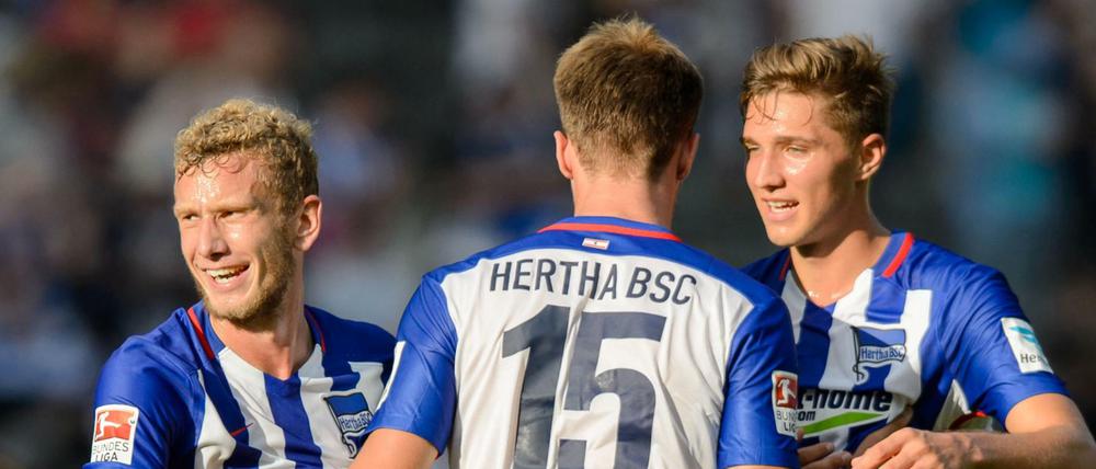 Auch im Internet: die Berliner Fabian Lustenberger (l), Sebastian Langkamp (M) und Niklas Stark.