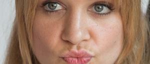 Susan Sideropoulos ist Mila.