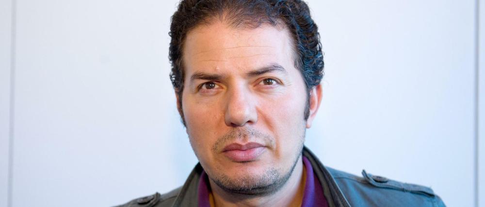 Der deutsch-ägyptische Schriftsteller und Politologe Hamed Abdel-Samad posiert am 01.07.2013 in München (Bayern) während eines Interviewtermins.
