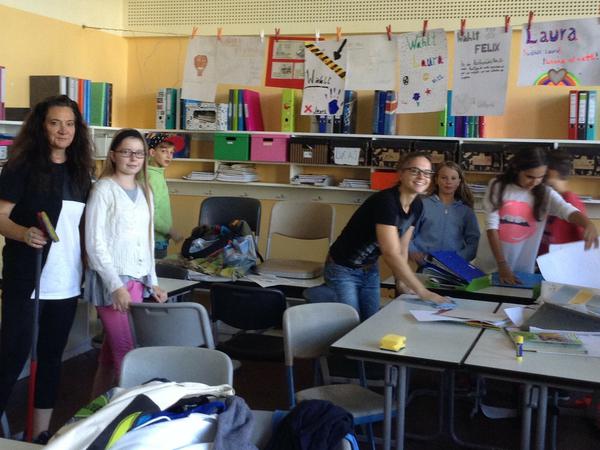 Die Klasse 6a kam gar am Sonnabend in die Justus-von-Liebig-Grundschule in Friedrichshain, um dem Tafelstaub den Kampf anzusagen.