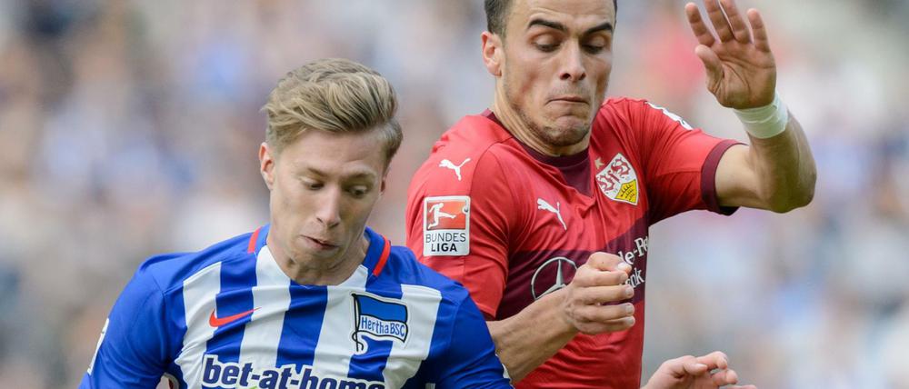 Beißt er sich durch? Mitchell Weiser (l.) steht nach einem Zehenbruch gegen den VfL Wolfsburg zumindest schon wieder im Kader.