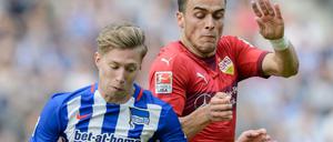 Beißt er sich durch? Mitchell Weiser (l.) steht nach einem Zehenbruch gegen den VfL Wolfsburg zumindest schon wieder im Kader.
