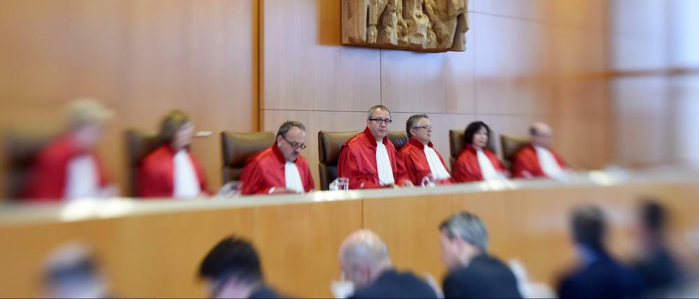 Der Zweite Senat beim Bundesverfassungsgericht in Karlsruhe bei der Urteilsverkündung am Dienstag. 