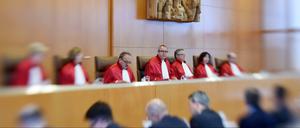 Der Zweite Senat beim Bundesverfassungsgericht in Karlsruhe bei der Urteilsverkündung am Dienstag. 